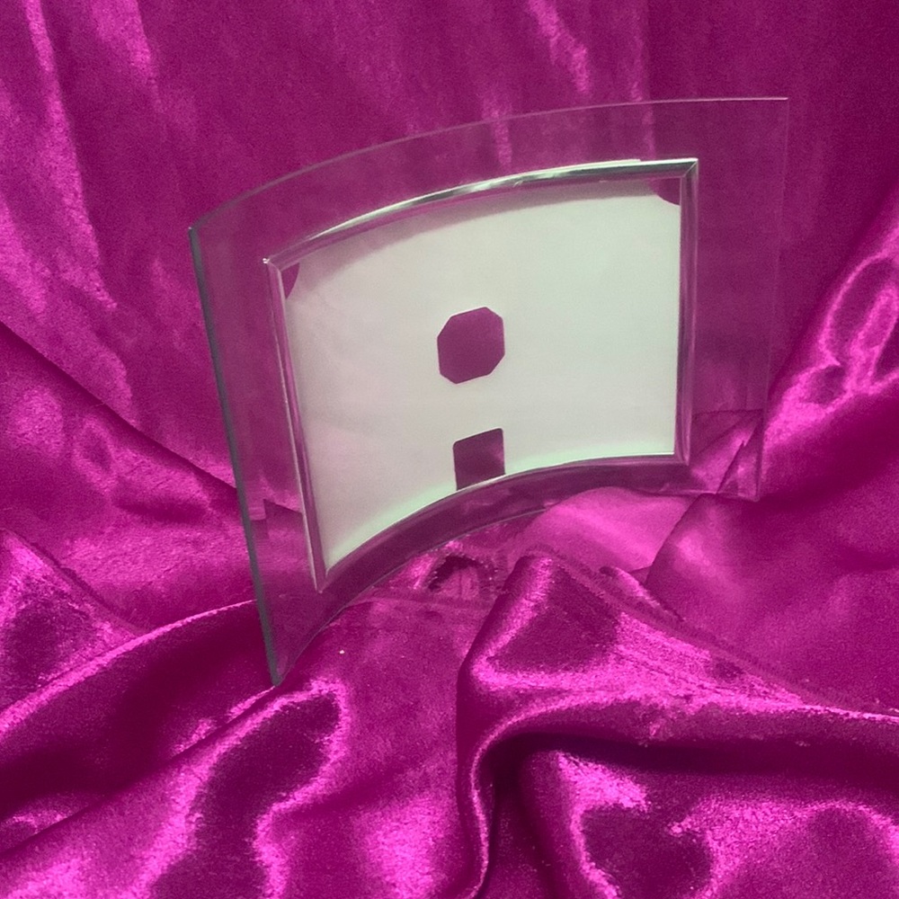 Rounding glass picture frame. Perfect condition